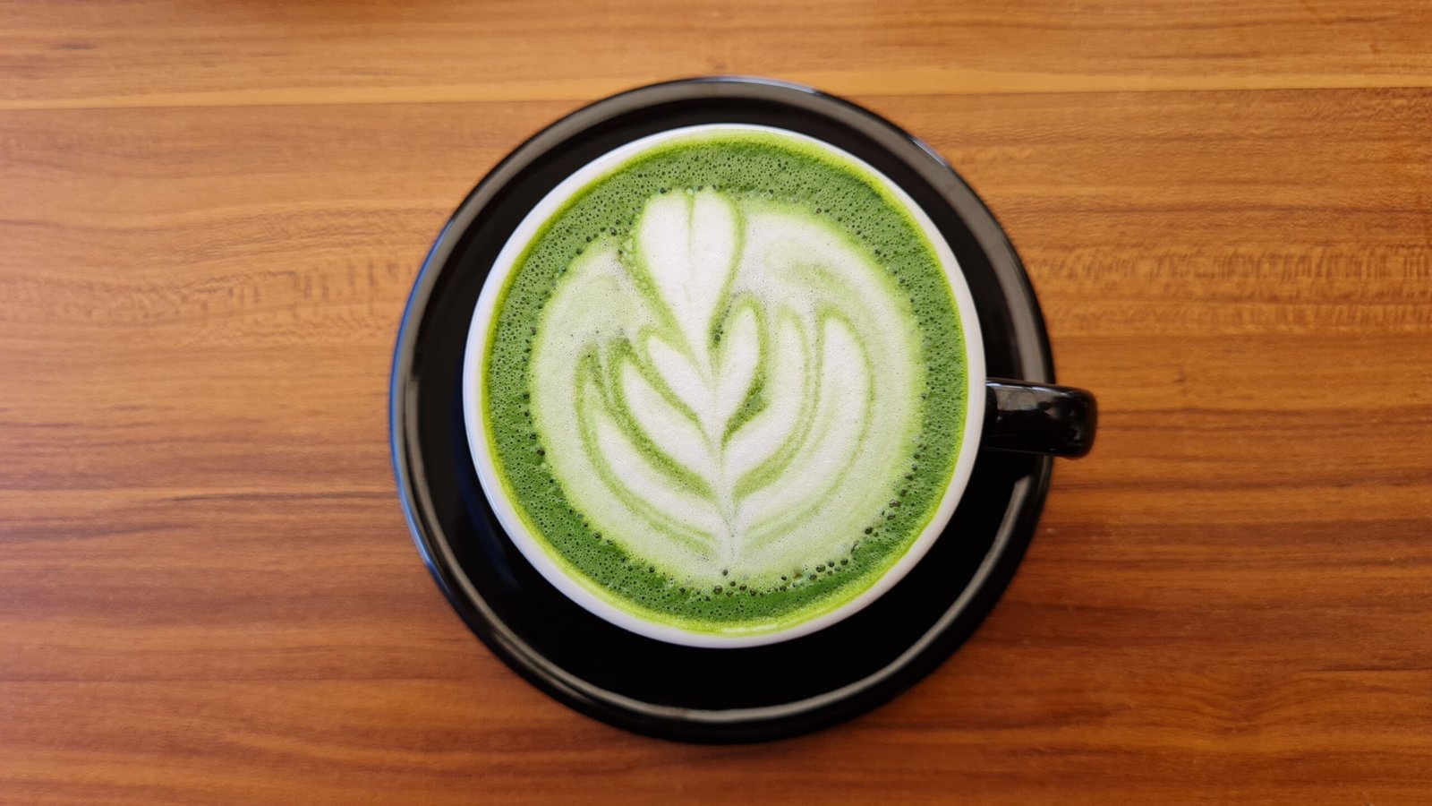 Matcha_tea_latte_with_rosetta_latte_art Mango Matcha